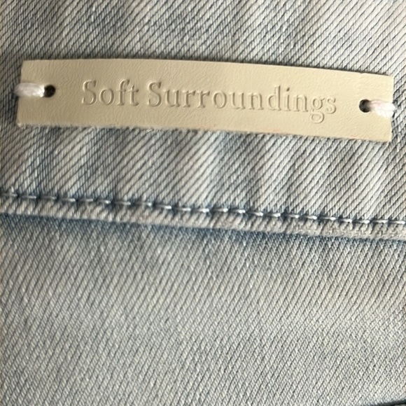 Soft Surroundings The Ultimate Denim Relaxed Shorts Light Wash - NWOT - Medium - Picture 4 of 7